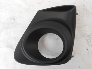 Решітка (противотуманки) в бампер ліва Toyota Corolla e14 / e15 2010-2014